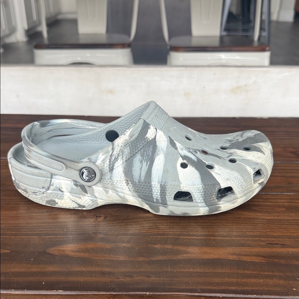 2 Pair Men’s Crocs Size 9 Blue and Gray Clogs - Picture 15 of 17
